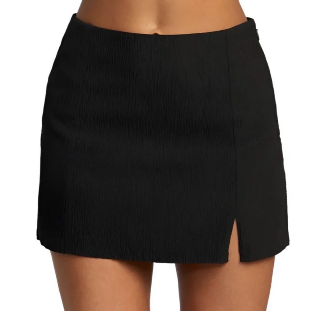 NWT RVCA Black mini skirt size medium